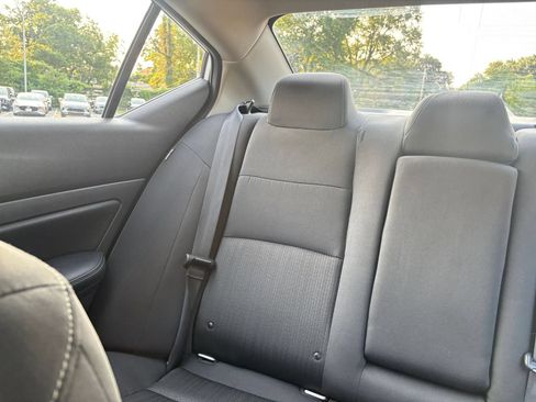 Used 2025 Nissan Altima 2.5 SV FWD image 40