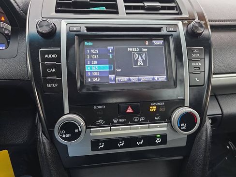 Used 2014 Toyota Camry SE FWD image 17