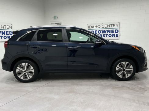 Used 2022 Kia Niro EX image 9