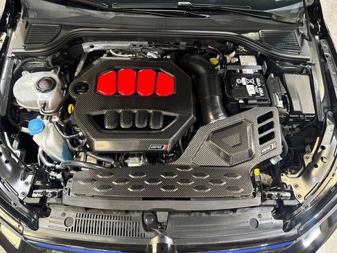 Used 2024 Volkswagen Golf R AWD/4WD image 46