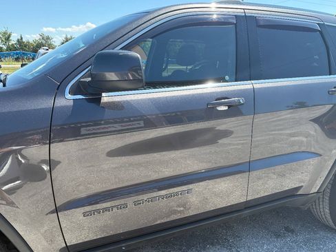 Used 2017 Jeep Grand Cherokee Laredo w/ Quick Order Package 23E AWD/4WD image 15