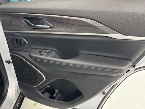 Used 2024 Jeep Grand Cherokee Limited 4xe image 32