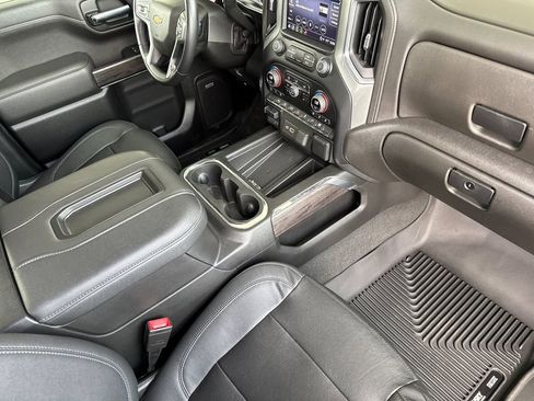 Used 2022 Chevrolet Silverado 1500 LTZ w/ LTZ Convenience Package II AWD/4WD image 16