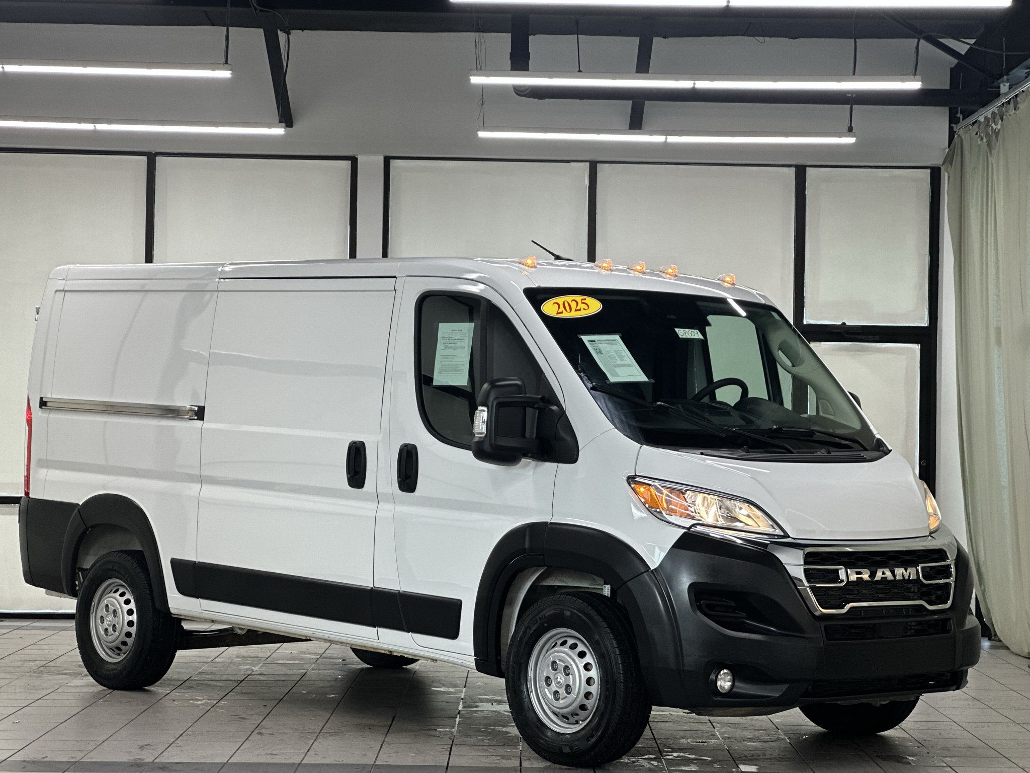 Used 2025 RAM ProMaster 2500 w/ U-Haul Equipment Group FWD image 1