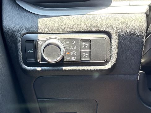 Used 2023 Ford Explorer XLT AWD/4WD image 20