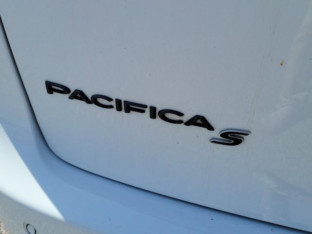 Used 2024 Chrysler Pacifica Limited FWD image 8