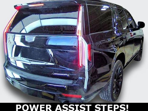 Used 2022 Cadillac Escalade Sport Platinum w/ LPO, ONYX Package image 3