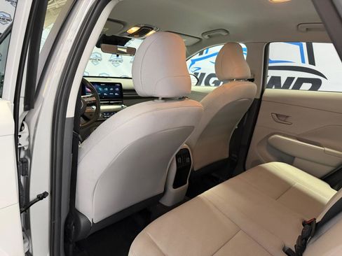 Used 2025 Hyundai Kona SEL image 18