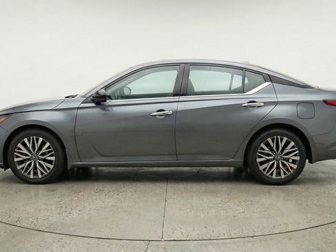 Used 2025 Nissan Altima 2.5 SV image 5
