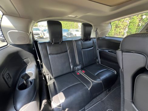 Used 2017 INFINITI QX60 FWD w/ Deluxe Technology Package image 18