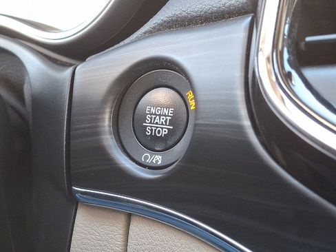 Used 2021 Jeep Grand Cherokee Limited image 27