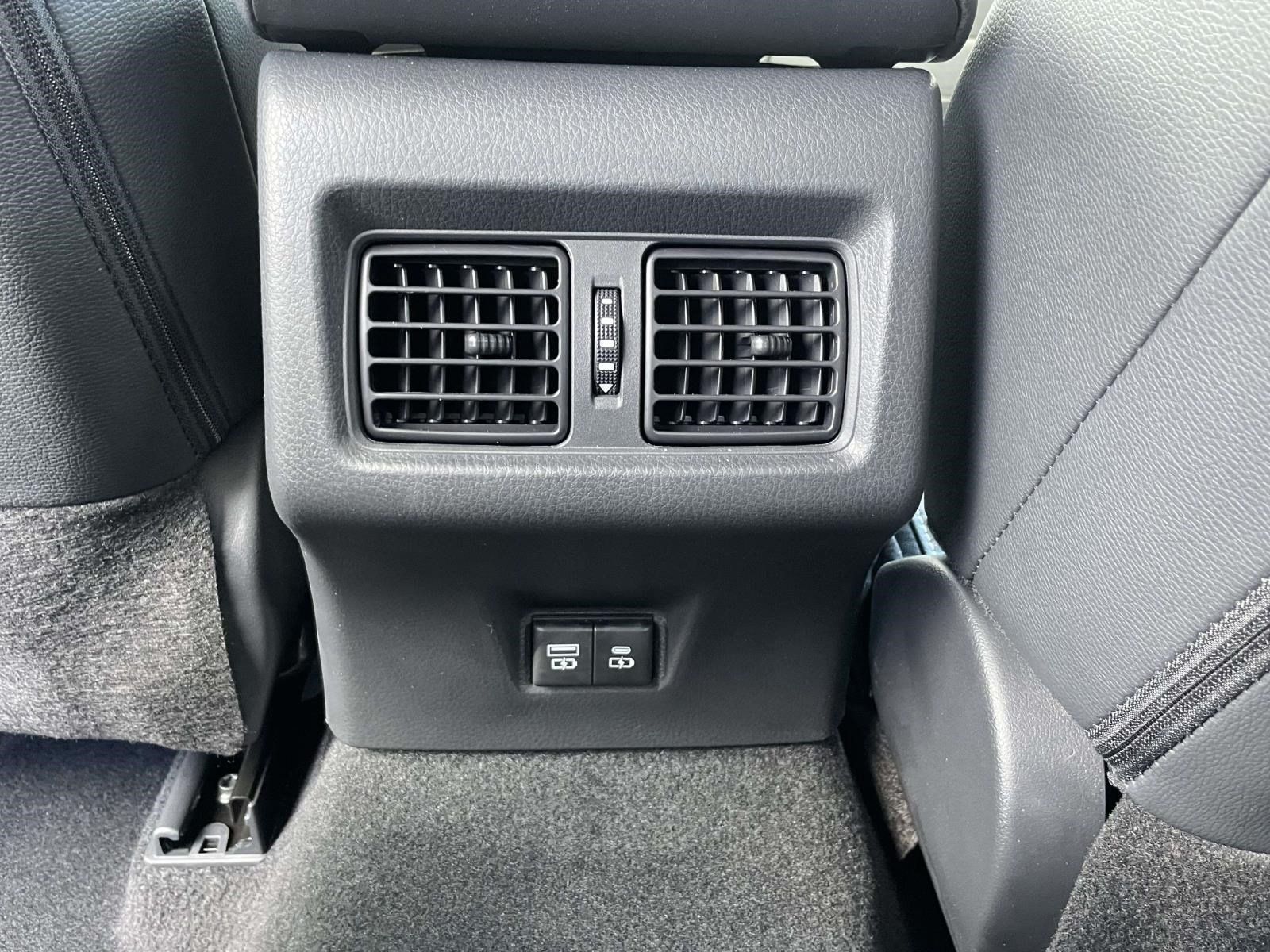 Used 2026 Toyota Camry SE w/ Convenience Package FWD image 10