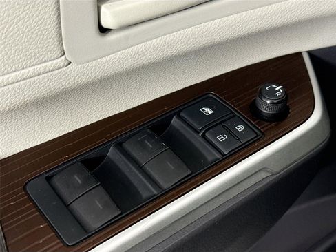 Used 2021 Toyota Sienna LE w/ LE Plus Package image 29