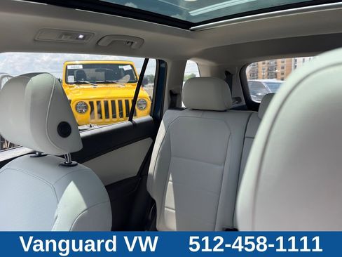 Used 2019 Volkswagen Tiguan SE w/ Panoramic Sunroof Package FWD image 14