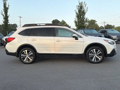Used 2018 Subaru Outback 2.5i Limited AWD/4WD image 2