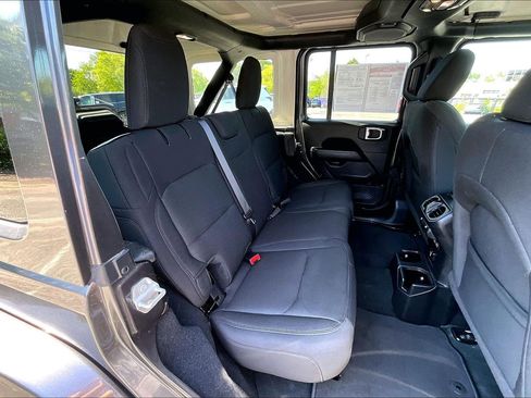 Used 2022 Jeep Wrangler Unlimited Sahara AWD/4WD image 24