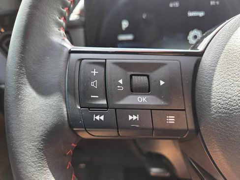 Used 2025 Nissan Kicks SR FWD image 13
