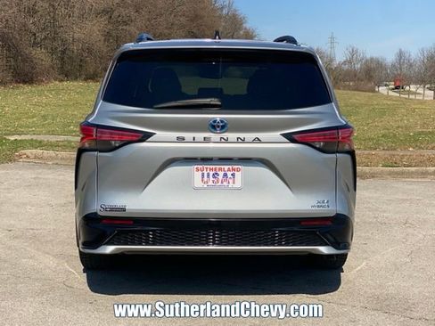 Used 2024 Toyota Sienna XSE FWD image 6