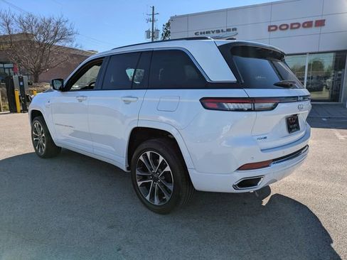 Used 2022 Jeep Grand Cherokee Overland w/ Luxury Tech Group IV image 6