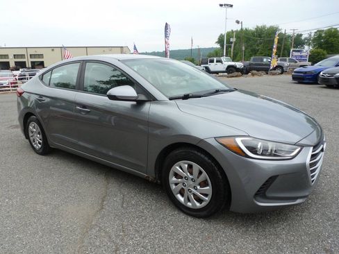 Used 2018 Hyundai Elantra SE FWD image 5