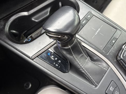 Used 2020 Lexus UX 250h w/ Premium Package image 26