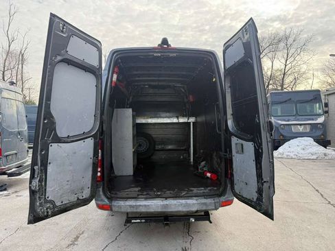 Used 2014 Mercedes-Benz Sprinter 2500 image 39