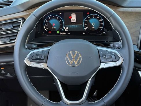 New 2026 Volkswagen Atlas SE image 9