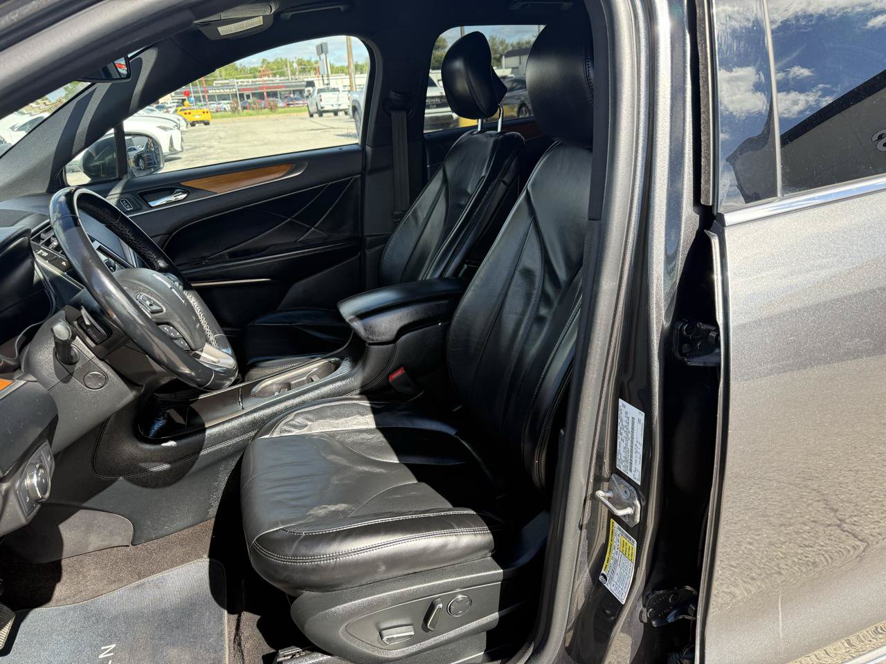 Used 2018 Lincoln MKC Select w/ Select Plus Package AWD/4WD image 11