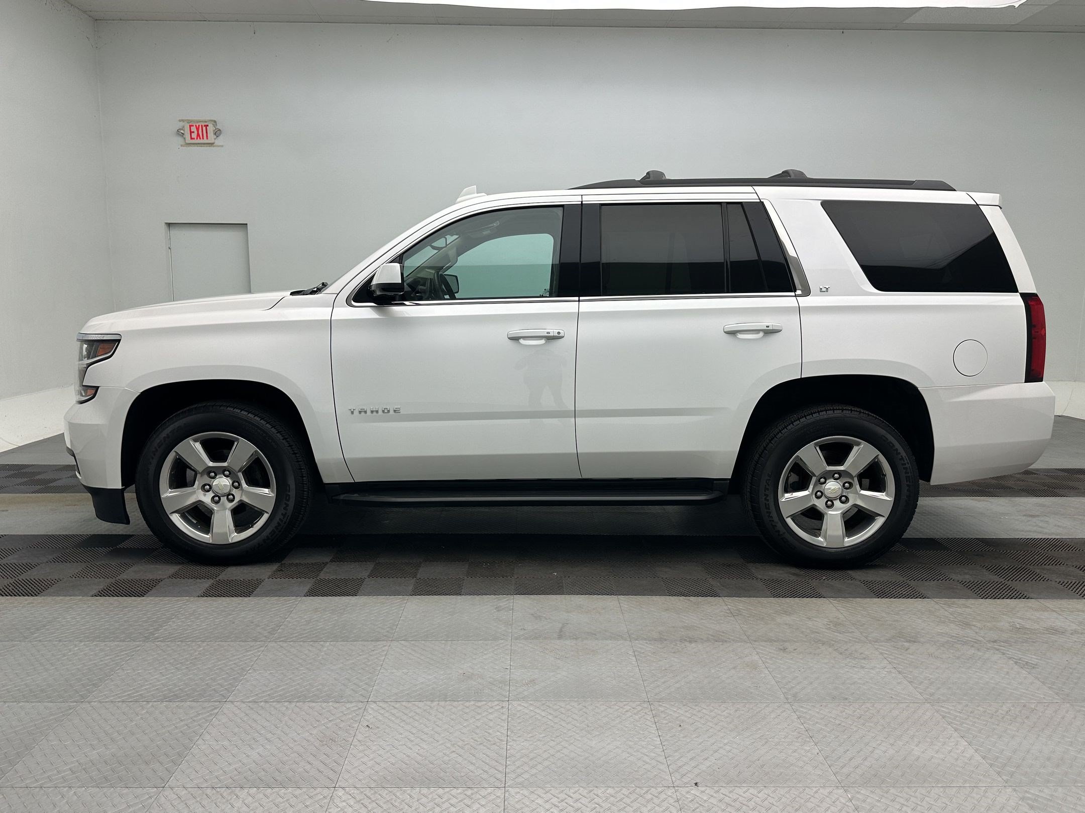 Certified 2020 Chevrolet Tahoe LT w/ Luxury Package AWD/4WD image 2