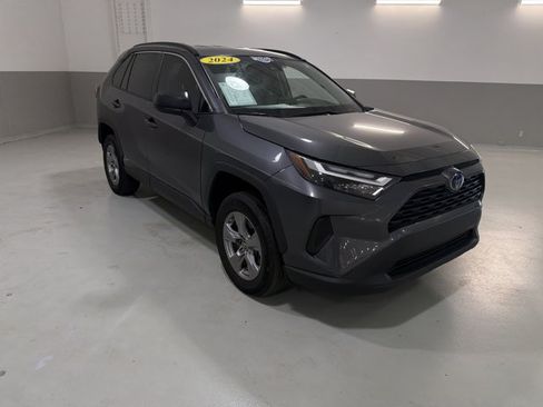 Used 2024 Toyota RAV4 LE AWD/4WD image 4
