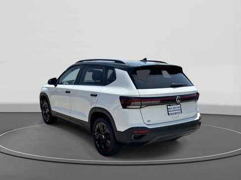 New 2026 Volkswagen Taos SE FWD image 3