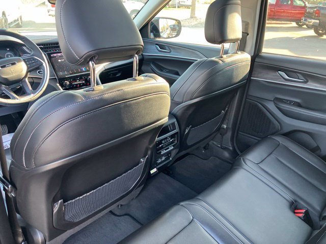 Used 2023 Jeep Grand Cherokee Limited w/ Black Appearance Package AWD/4WD image 24