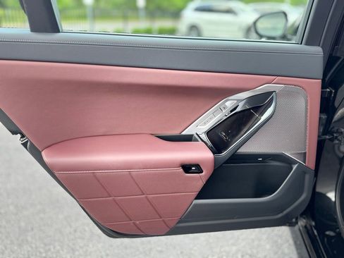 Used 2024 BMW 760i xDrive w/ Premium Package 2 image 39