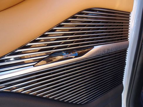 Used 2022 Jeep Grand Wagoneer Series III w/ Rear Seat Video Group 1 image 10