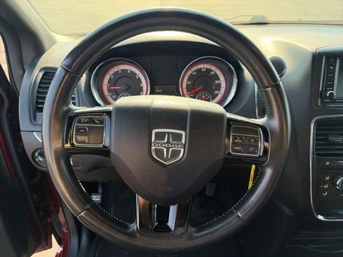 Used 2018 Dodge Grand Caravan SE FWD image 14