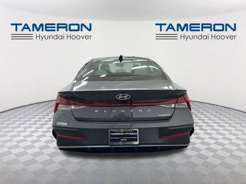 Used 2025 Hyundai Elantra Limited image 4