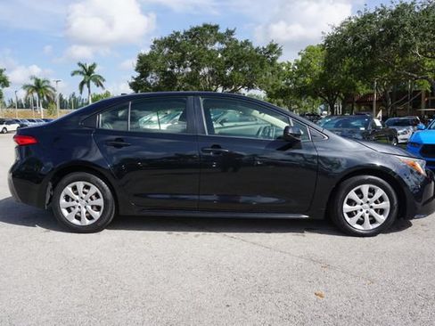 Used 2020 Toyota Corolla LE FWD image 15