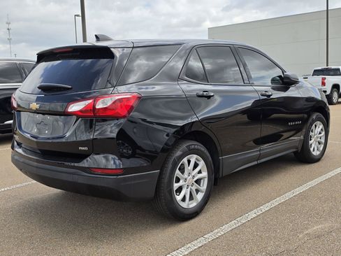 Used 2019 Chevrolet Equinox LS w/ LS Convenience Package image 4
