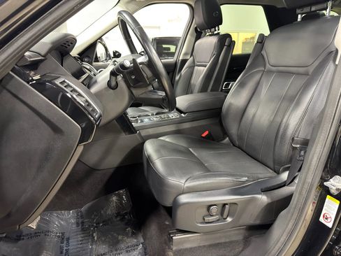 Used 2018 Land Rover Discovery SE image 12