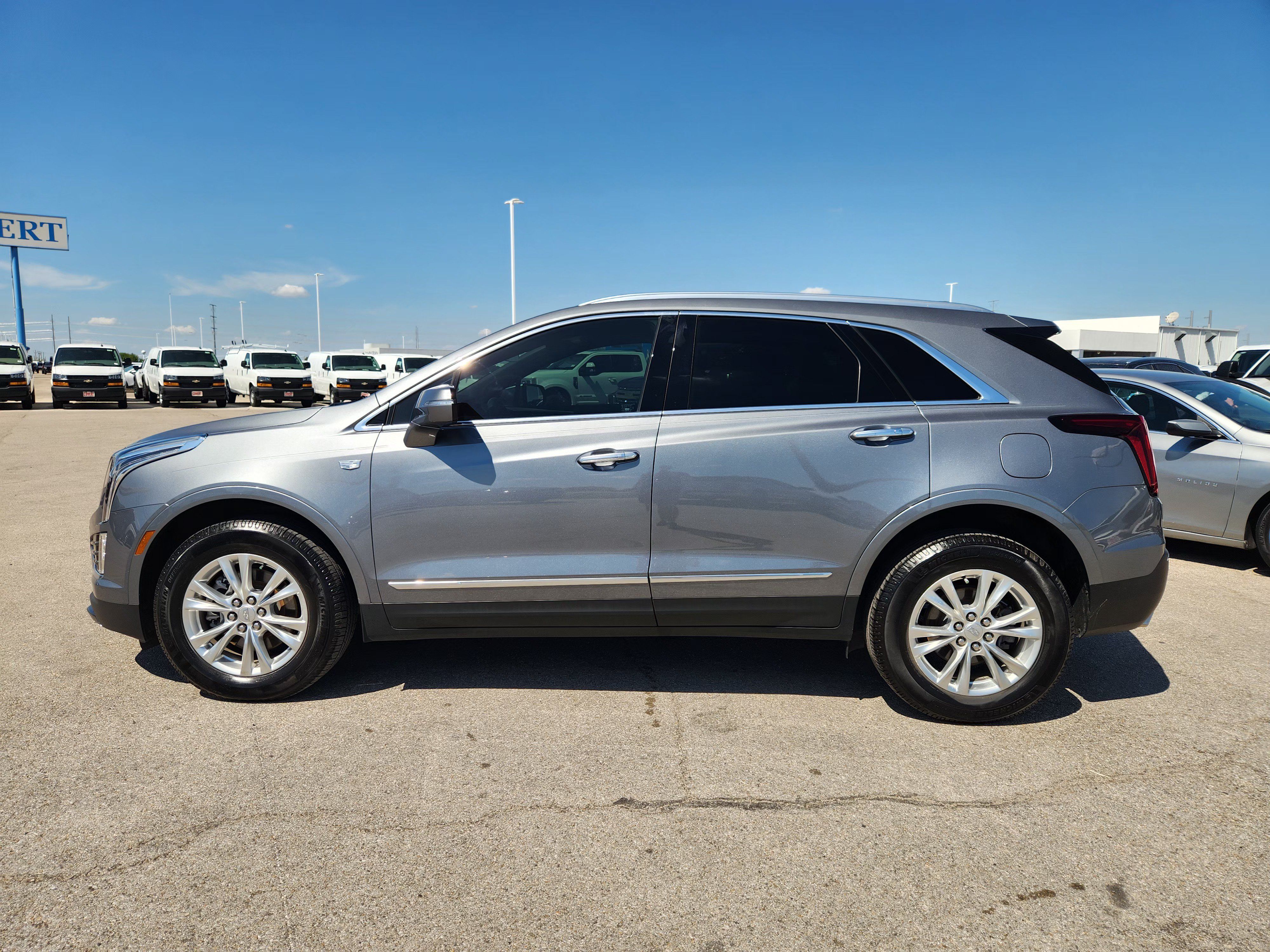 Used 2022 Cadillac XT5 Luxury w/ LPO, Floor Liner Package FWD image 4