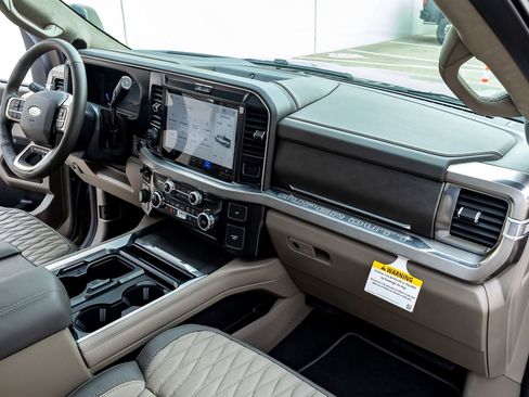 Used 2026 Ford F250 Platinum w/ Platinum Plus Package image 19