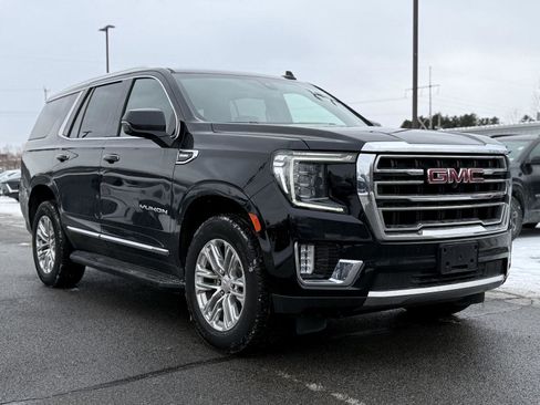 Used 2022 GMC Yukon SLT w/ SLT Premium Package image 3