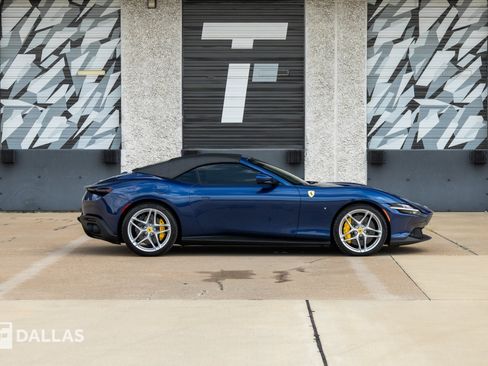 Used 2025 Ferrari Roma Spider RWD image 17