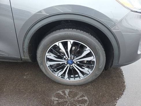 Used 2022 Ford Escape SE w/ SE Sport Appearance Package image 4