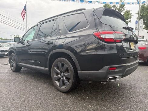 Used 2025 Honda Pilot Sport image 5