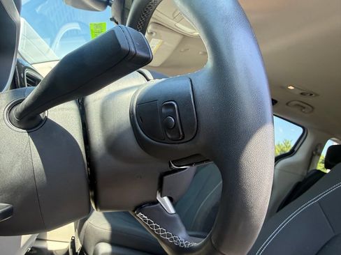 Used 2023 Chrysler Voyager LX FWD image 14