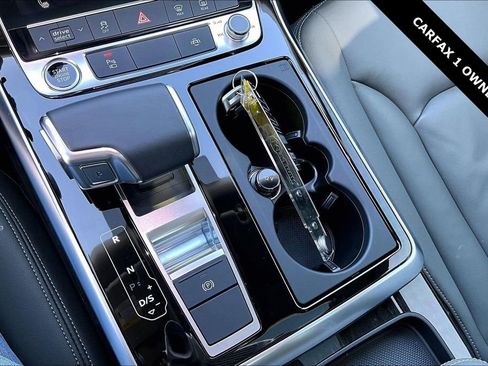 Used 2025 Audi Q8 Premium image 15