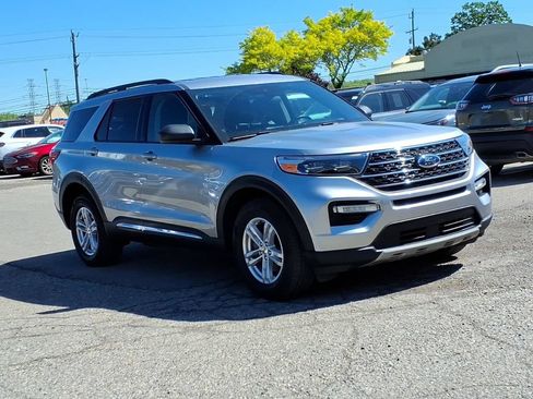 Used 2023 Ford Explorer XLT w/ Equipment Group 202A AWD/4WD image 7
