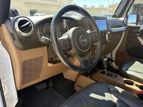 Used 2014 Jeep Wrangler Unlimited Sahara w/ Connectivity Group AWD/4WD image 14