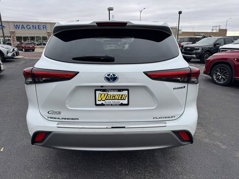 Used 2022 Toyota Highlander Platinum image 4